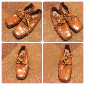 Preowned Boys Dress Shoes Color is Brown